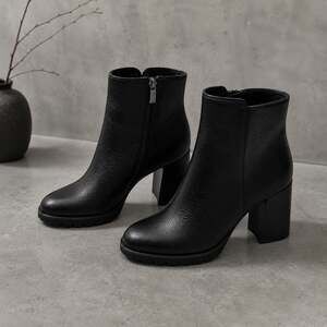 La Canadienne Waterproof Leather Ankle Boots Size 10 NWOB